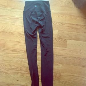 LULULEMON SIZE 2 BLACK LEGGINGS